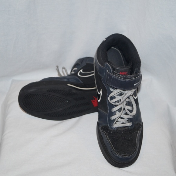 Nike Other - Nike Sellwood Shoes Sneakers Black White Red 12